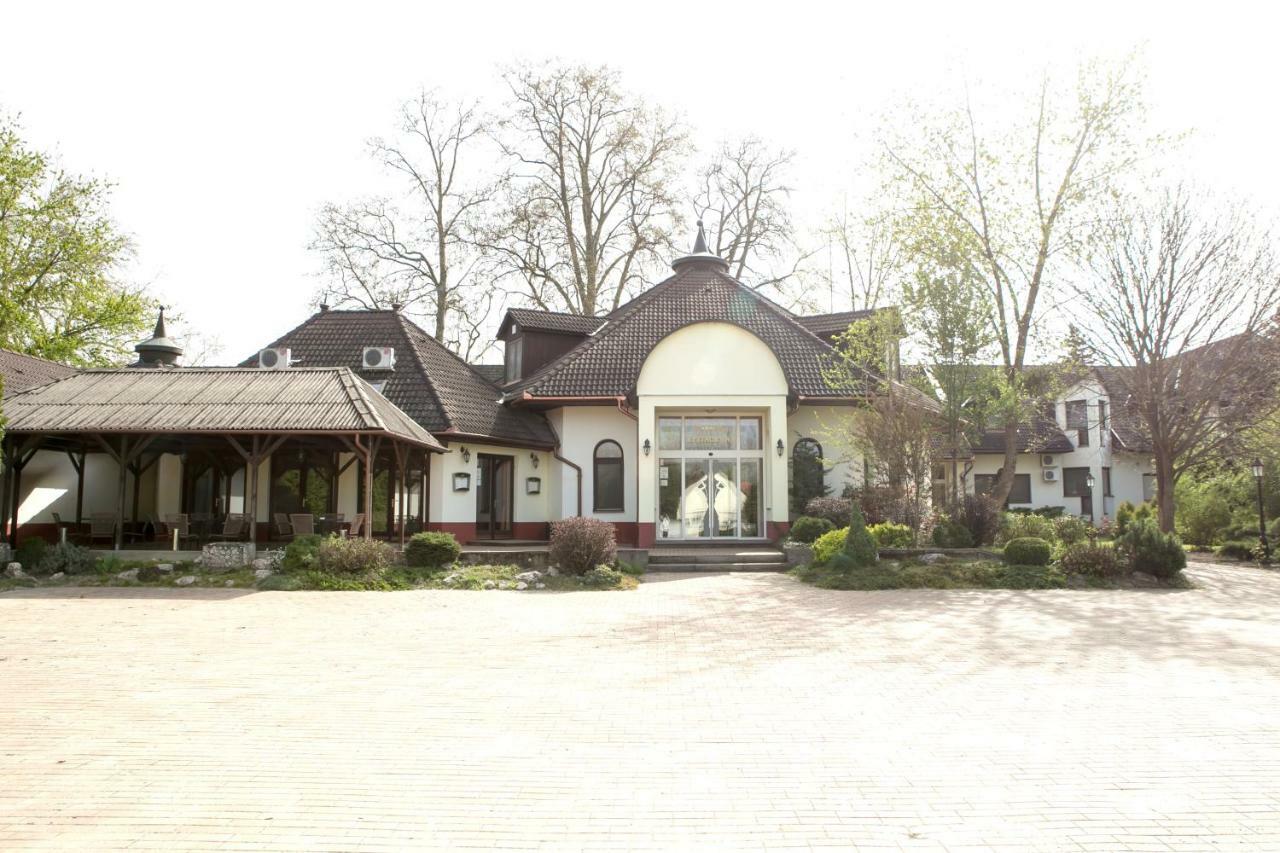 Hotel Fortuna Davod Exterior photo